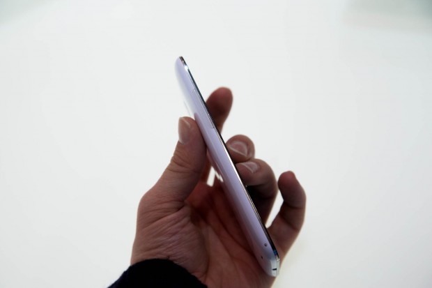 Die seitliche Ansicht des MX3 von Meizu